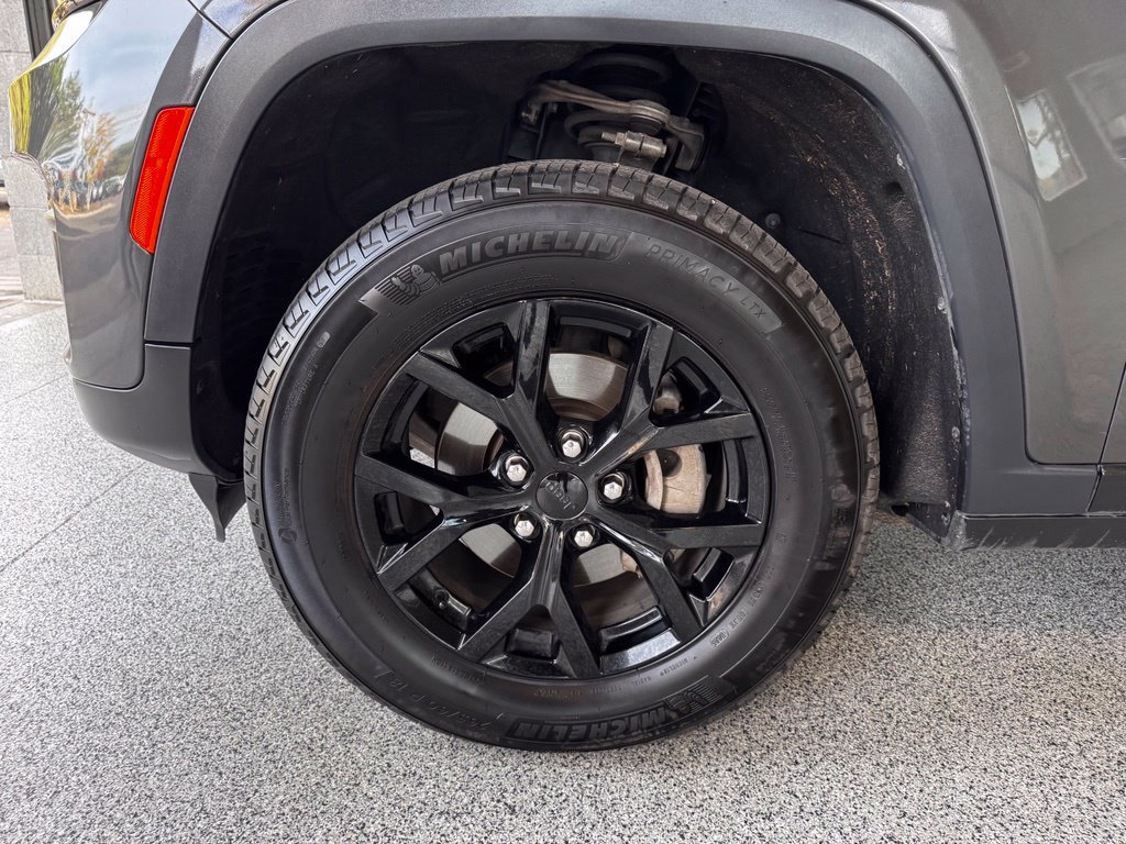 Used 2024 Jeep Grand Cherokee Altitude AWD/4WD image 10
