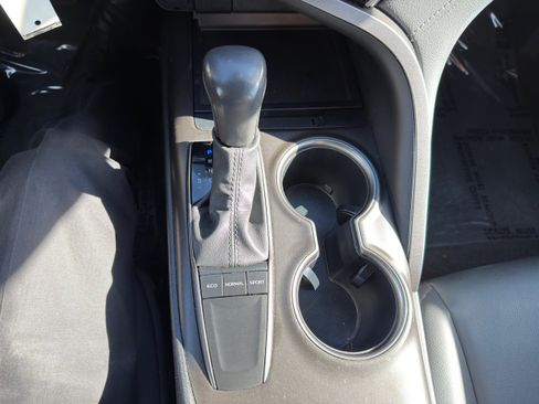 Used 2024 Toyota Camry SE image 29