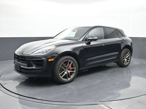 Certified 2023 Porsche Macan S AWD/4WD image 1