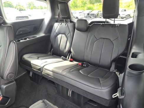 New 2026 Chrysler Pacifica Select image 31