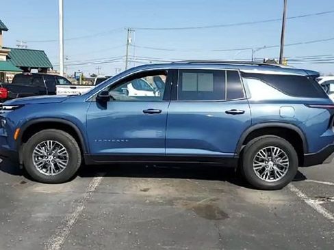 Certified 2024 Chevrolet Traverse LT w/ LPO, Floor Liner Package FWD image 5