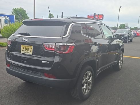 Used 2025 Jeep Compass Latitude AWD/4WD image 4