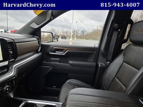 Used 2025 Chevrolet Silverado 1500 High Country image 13