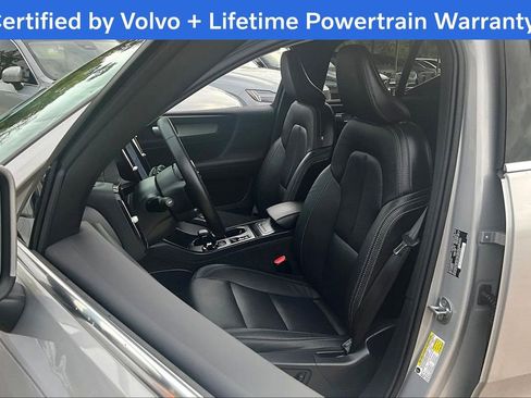 Certified 2025 Volvo XC40 B5 Core image 31