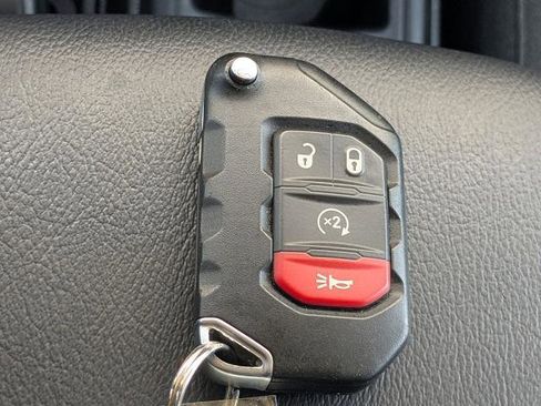Used 2025 Jeep Wrangler Unlimited Sahara AWD/4WD image 31