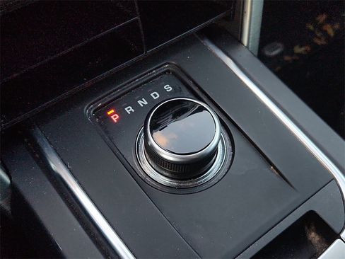 Used 2019 Land Rover Discovery Sport SE image 23