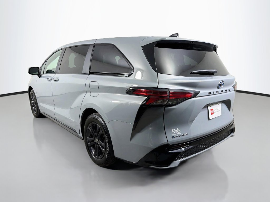 Used 2025 Toyota Sienna XSE AWD/4WD image 8
