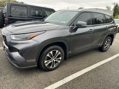 Used 2021 Toyota Highlander XLE