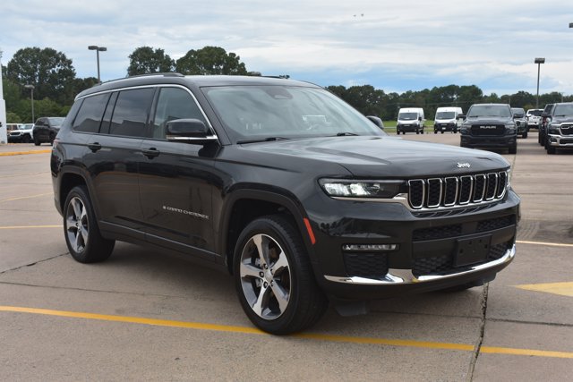 Used 2023 Jeep Grand Cherokee L Limited AWD/4WD image 3