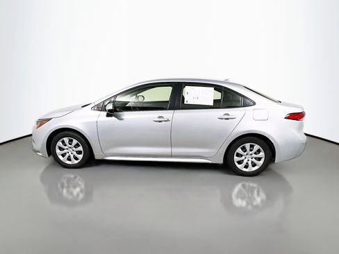 Used 2022 Toyota Corolla LE image 9