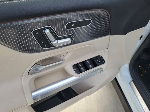 Used 2022 Mercedes-Benz GLB 250 image 16