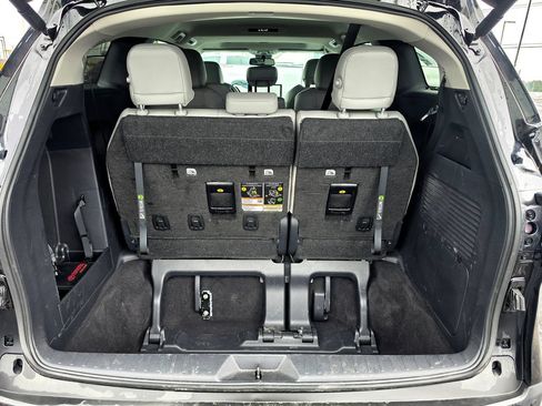 Used 2026 Toyota Sienna XLE FWD image 8