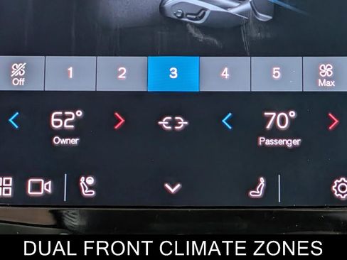 Used 2025 Volvo XC90 B6 Plus image 32