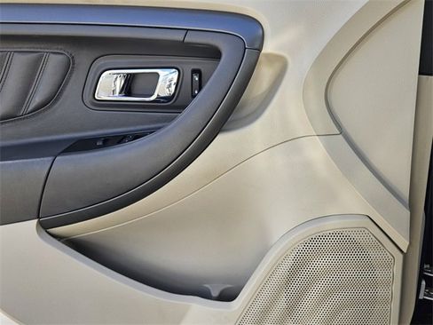 Used 2010 Ford Taurus SEL image 21