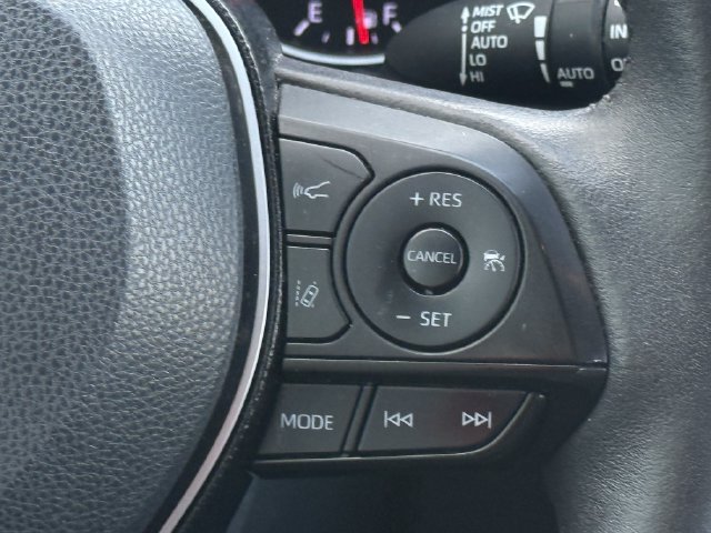 Used 2021 Toyota RAV4 XLE Premium FWD image 16