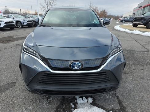 Certified 2022 Toyota Venza LE image 2