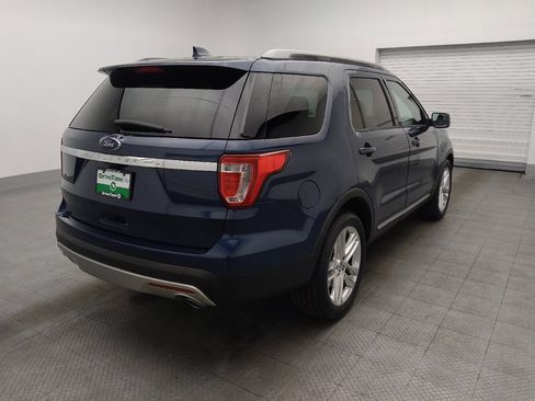 Used 2017 Ford Explorer XLT w/ Equipment Group 202A FWD image 9