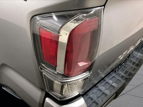 Used 2021 Toyota Tacoma TRD Sport w/ TRD Premium Sport Package AWD/4WD image 27