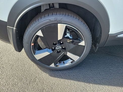 Used 2025 Nissan Kicks SR AWD/4WD image 9