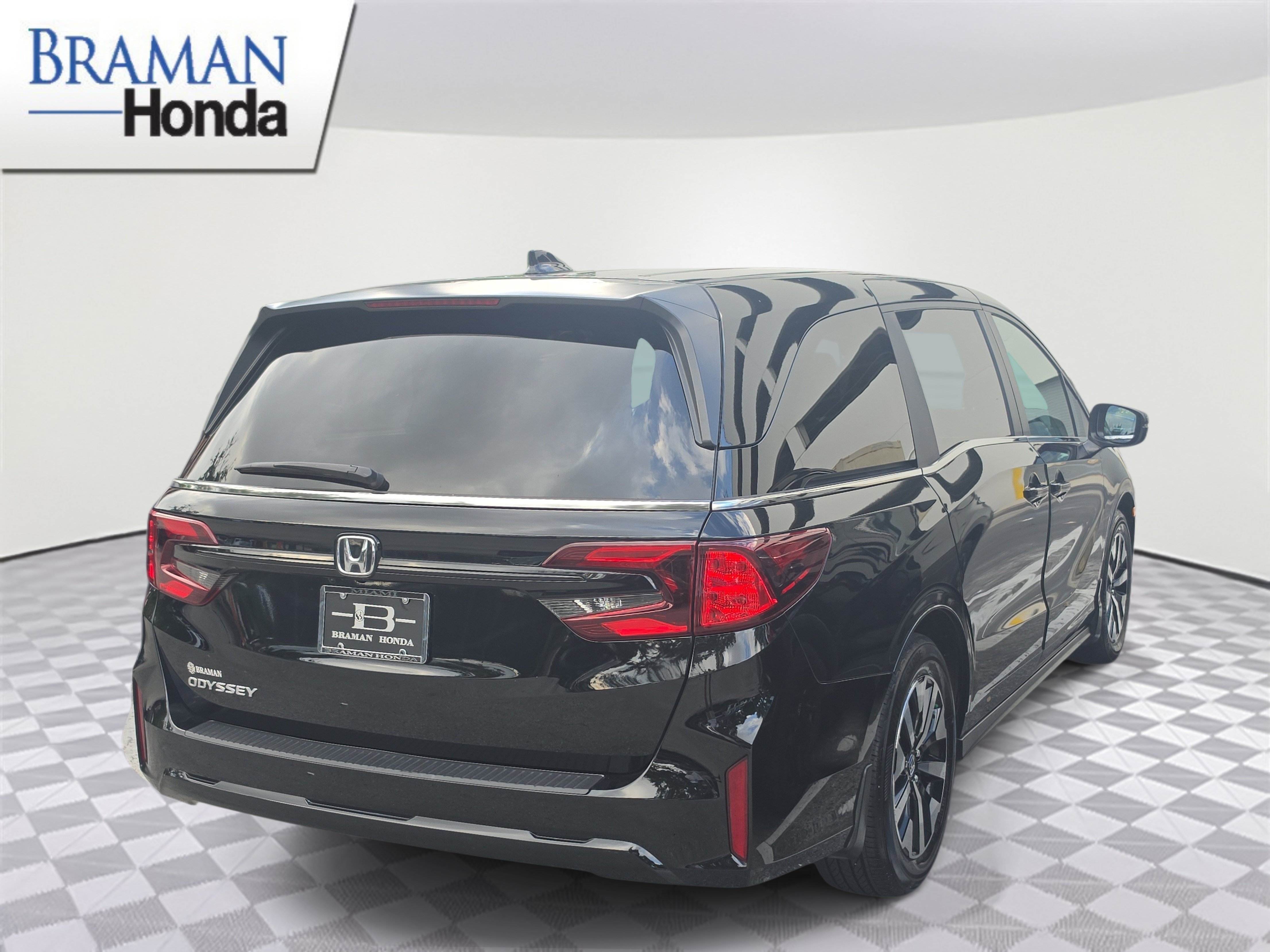 Certified 2026 Honda Odyssey EX-L image 4