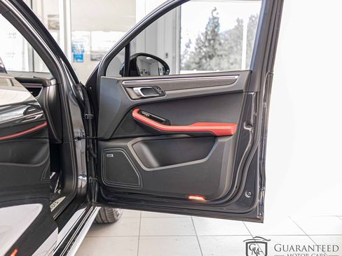 Used 2018 Porsche Macan GTS w/ Premium Package Plus image 42