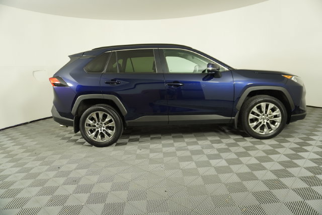 Used 2021 Toyota RAV4 XLE Premium FWD image 8