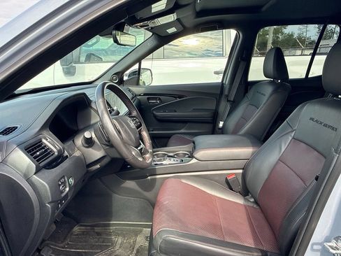 Used 2025 Honda Ridgeline Black Edition image 7
