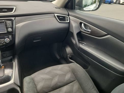 Used 2015 Nissan Rogue SV w/ SV Premium Package AWD/4WD image 15