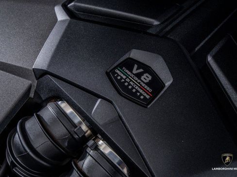 Used 2025 Lamborghini Urus SE image 9