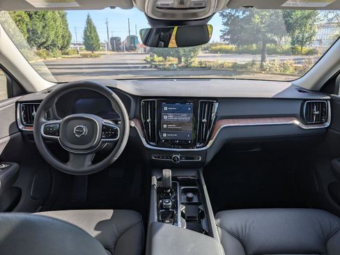 Used 2025 Volvo V60 B5 Cross Country Plus image 13