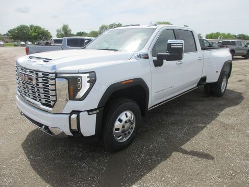 New 2026 GMC Sierra 3500 Denali w/ Denali Reserve Package AWD/4WD image 11