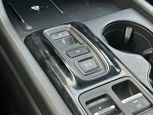 Used 2025 Honda Pilot TrailSport image 25