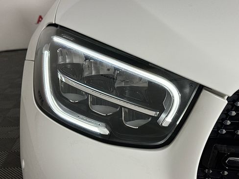 Used 2023 Mercedes-Benz GLC 300 4MATIC Coupe image 9