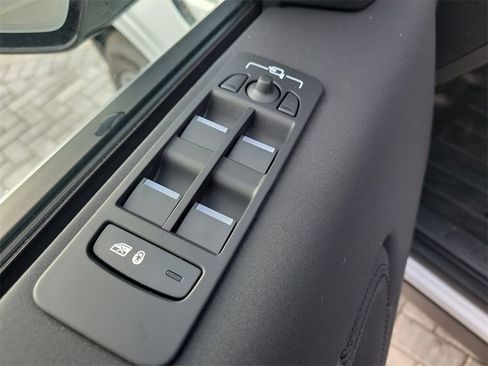 New 2025 Land Rover Discovery Sport S image 24