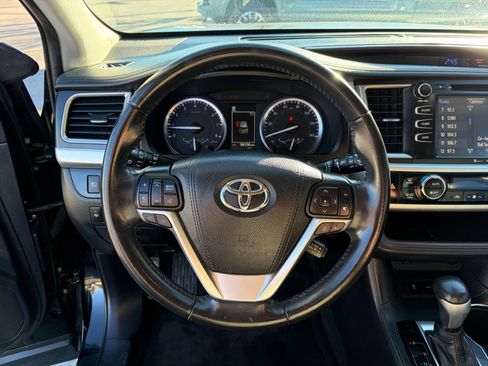 Used 2019 Toyota Highlander XLE image 15