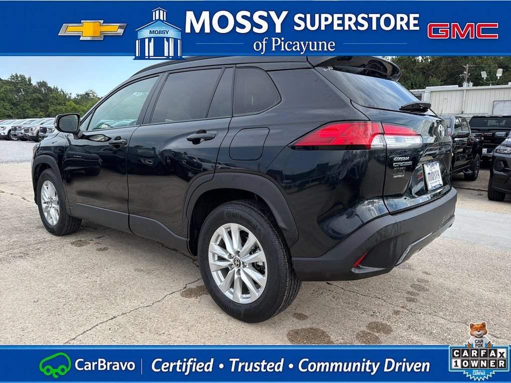 Used 2025 Toyota Corolla Cross LE FWD image 4