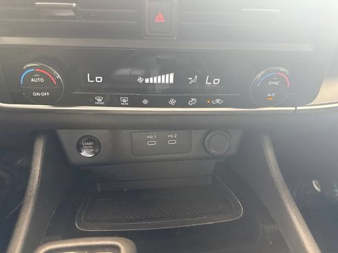 Used 2024 Nissan Rogue SV AWD/4WD image 17