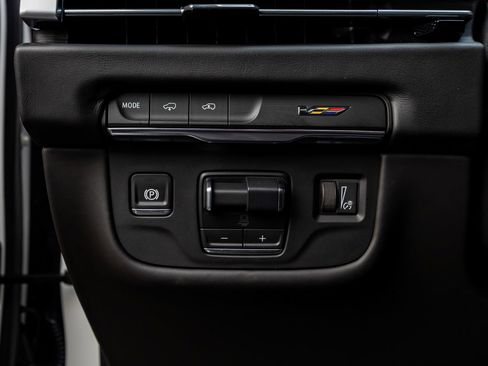 Used 2025 Cadillac Escalade V w/ LPO, ONYX Package image 18