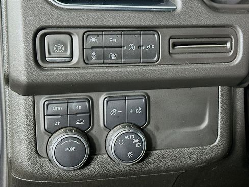 Used 2022 Chevrolet Tahoe LT w/ Luxury Package AWD/4WD image 17