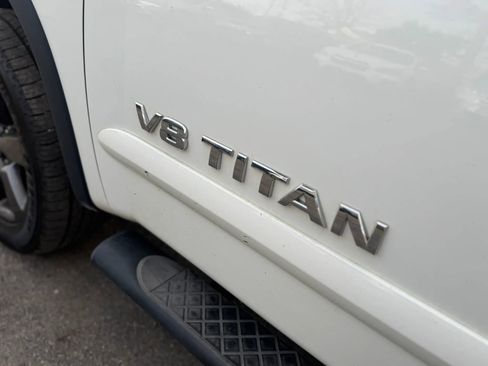 Used 2015 Nissan Titan SV w/ SV Value Truck Package AWD/4WD image 9