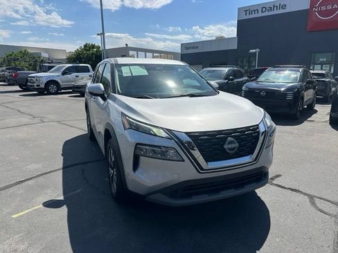 Used 2022 Nissan Rogue SV AWD/4WD image 3