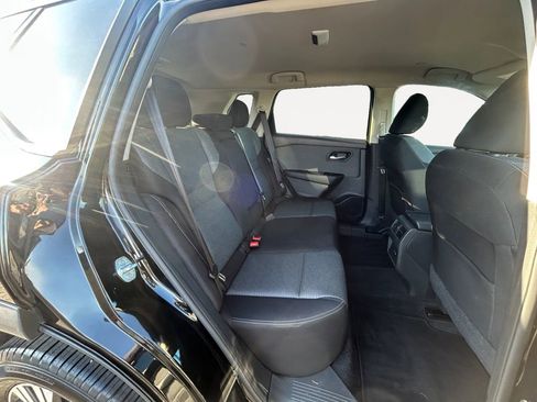 Used 2022 Nissan Rogue SV AWD/4WD image 12