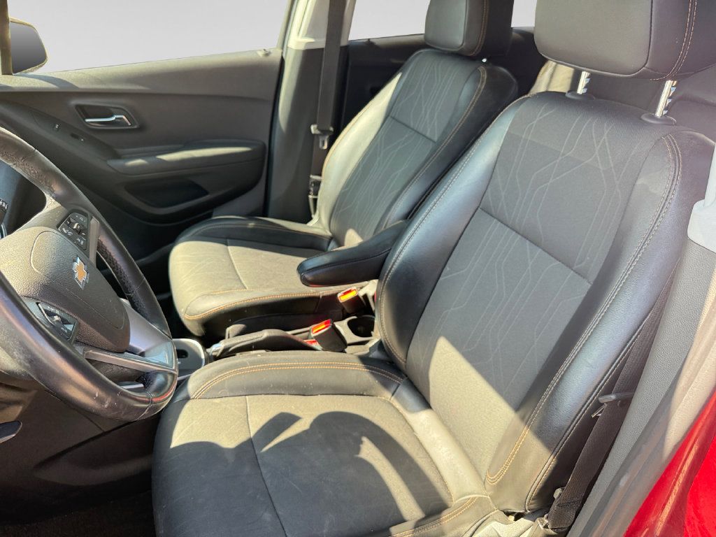Used 2019 Chevrolet Trax LT w/ LT Convenience Package FWD image 21