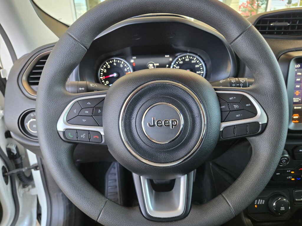 Used 2023 Jeep Renegade Latitude AWD/4WD image 25