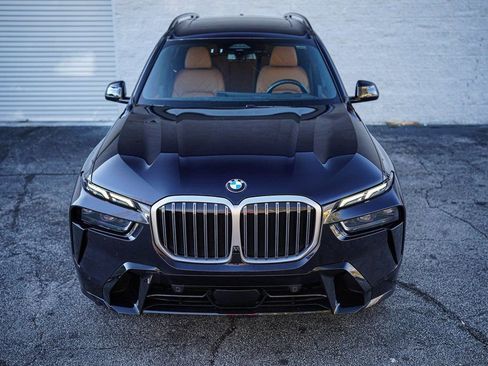 Used 2023 BMW X7 xDrive40i w/ M Sport Package image 6