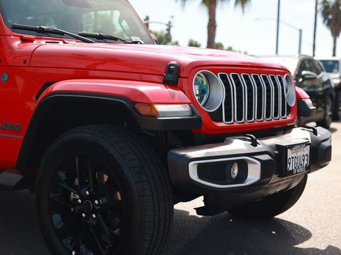 Used 2025 Jeep Wrangler Unlimited Sahara image 7