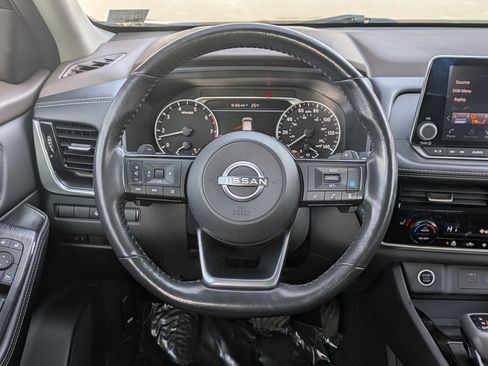 Used 2023 Nissan Rogue SV w/ SV Premium Package image 18