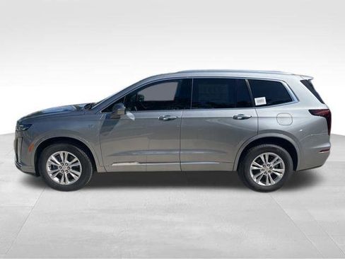 New 2025 Cadillac XT6 Luxury image 2