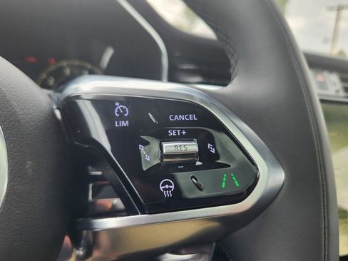 New 2025 Jaguar F-PACE R-Dynamic S image 25