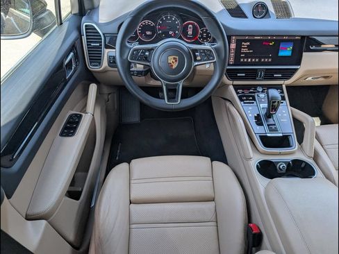 Used 2021 Porsche Cayenne AWD/4WD image 9